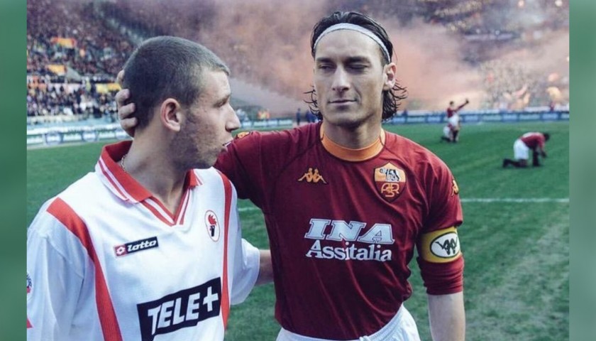 Maglia ufficiale Totti Roma, 2001/02 - Autografata - CharityStars