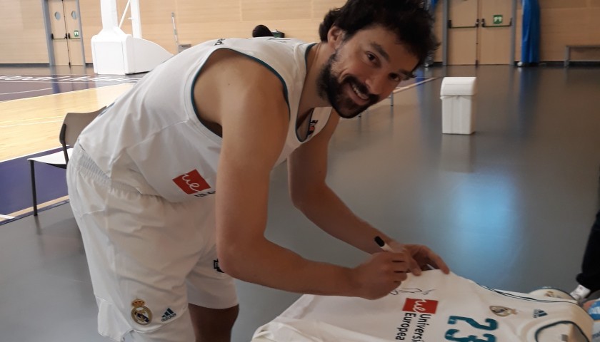 Issued/Worn Real Madrid Jersey Signed by Llull, 2017/18 Turkish Airlines EuroLeague