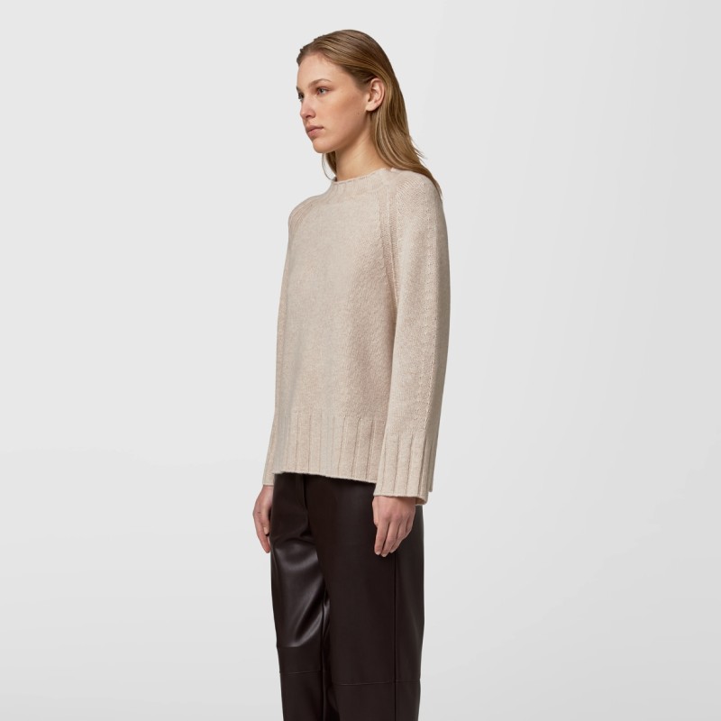 Cashmere sweater by Alpha Studio