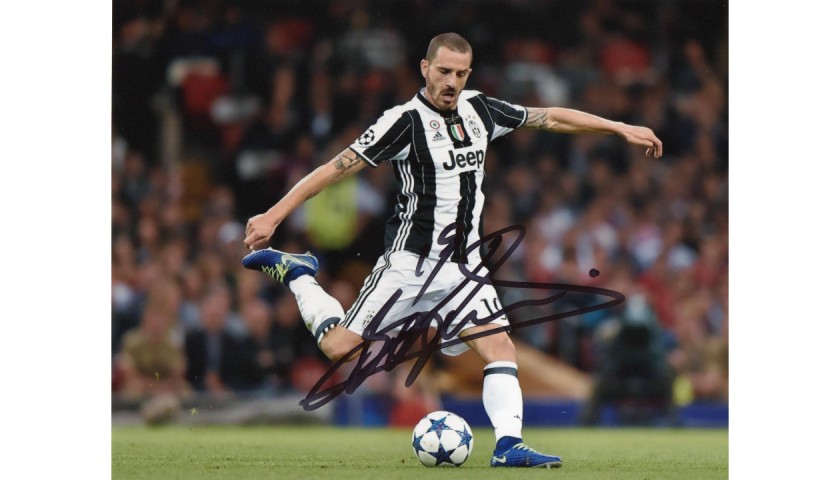 Leonardo Bonucci Signed Photograph