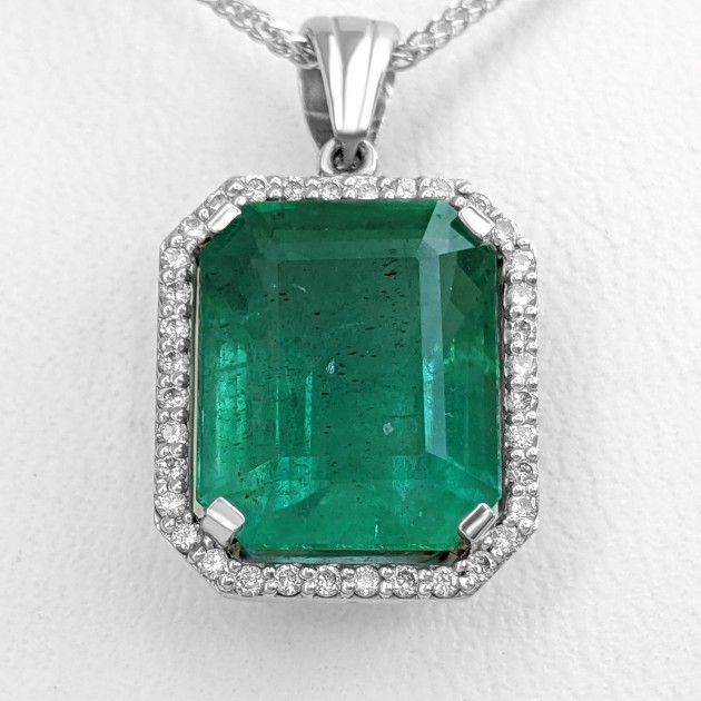 7.42 Carat Emerald and 0.25 Ct Diamonds 14K White Gold Necklace with Pendant