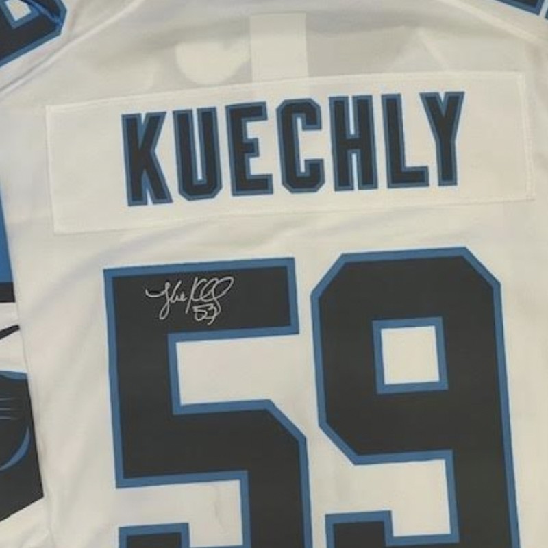 La maglia firmata da Luke Kuechly dei Carolina Panthers