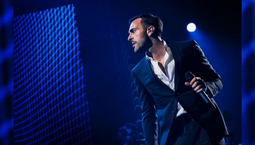 Enjoy the Marco Mengoni Concert from the Skybox at the Assago Forum in Milan