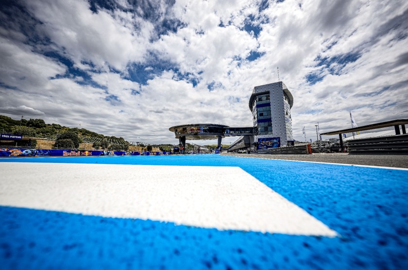 Esperienza di griglia sprint MotoGP™ per due persone a Jerez, Spagna. Più pass per il paddock nel fine settimana