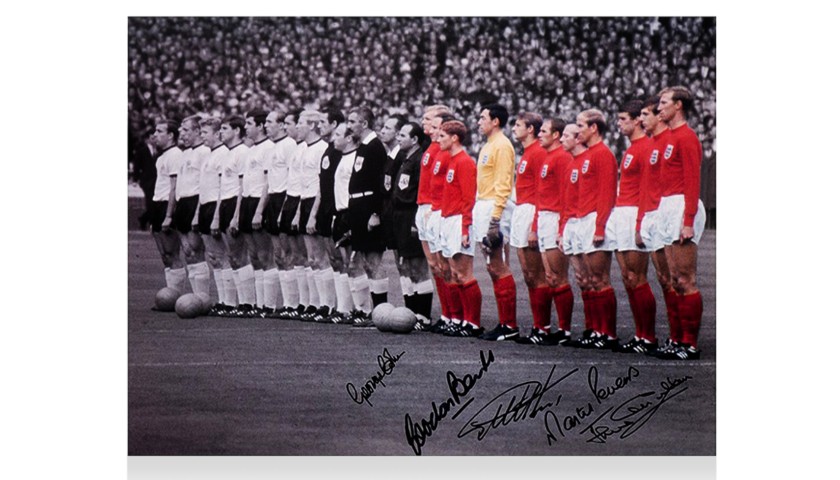 England Signed Photo 1966 by 5