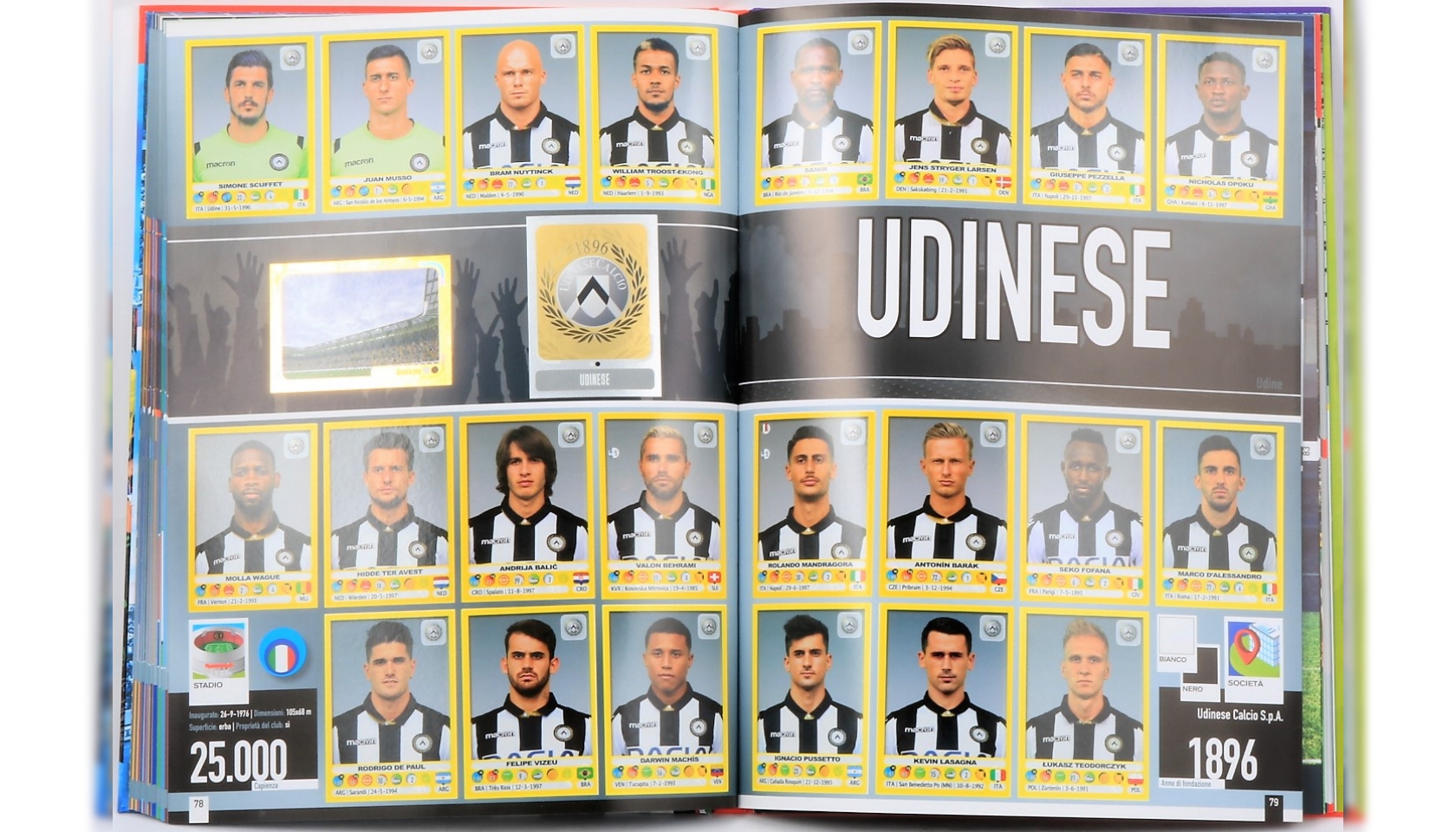 Album Calciatori Panini 2018/19, Edizione Speciale + Gagliardetto