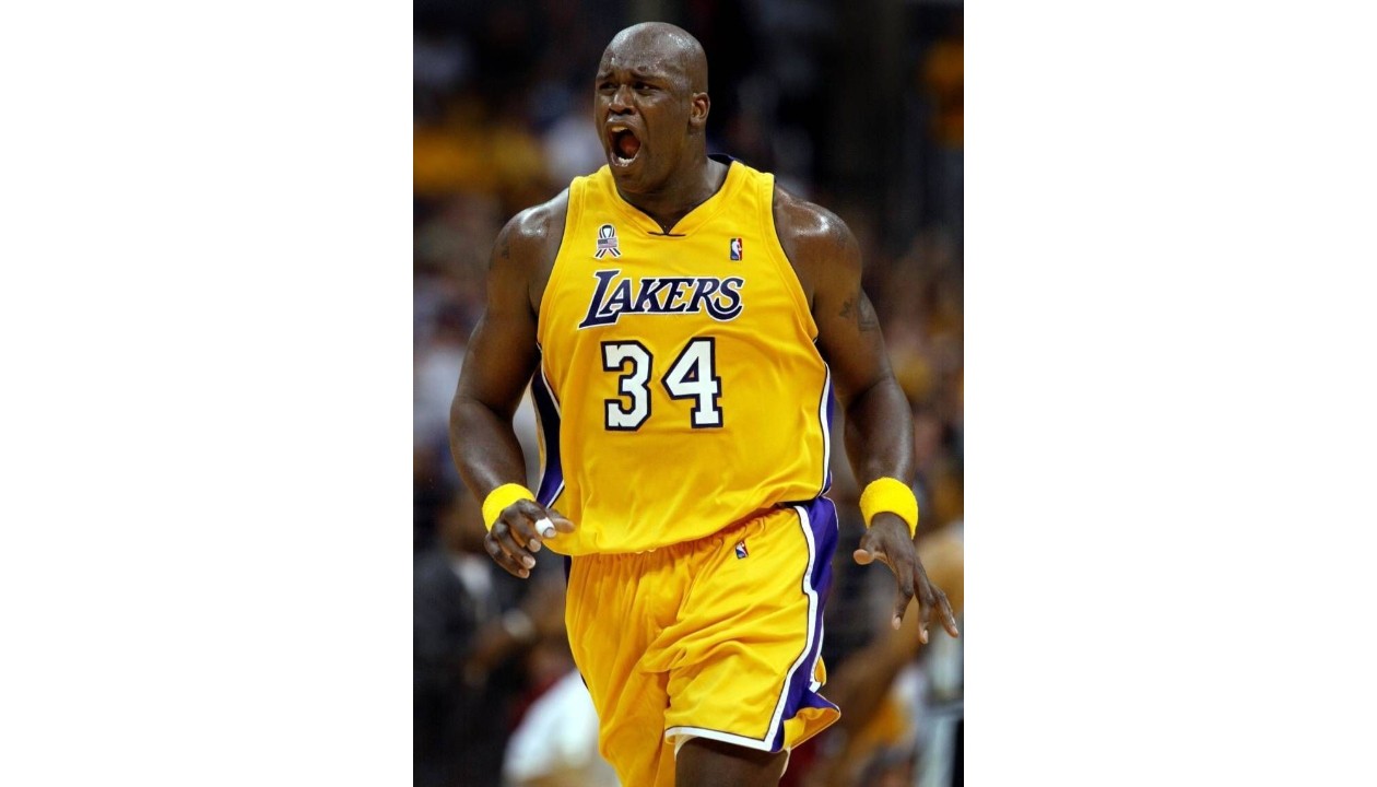 Los Angeles Lakers Official Jersey Signed by Shaquille O'Neal - CharityStars