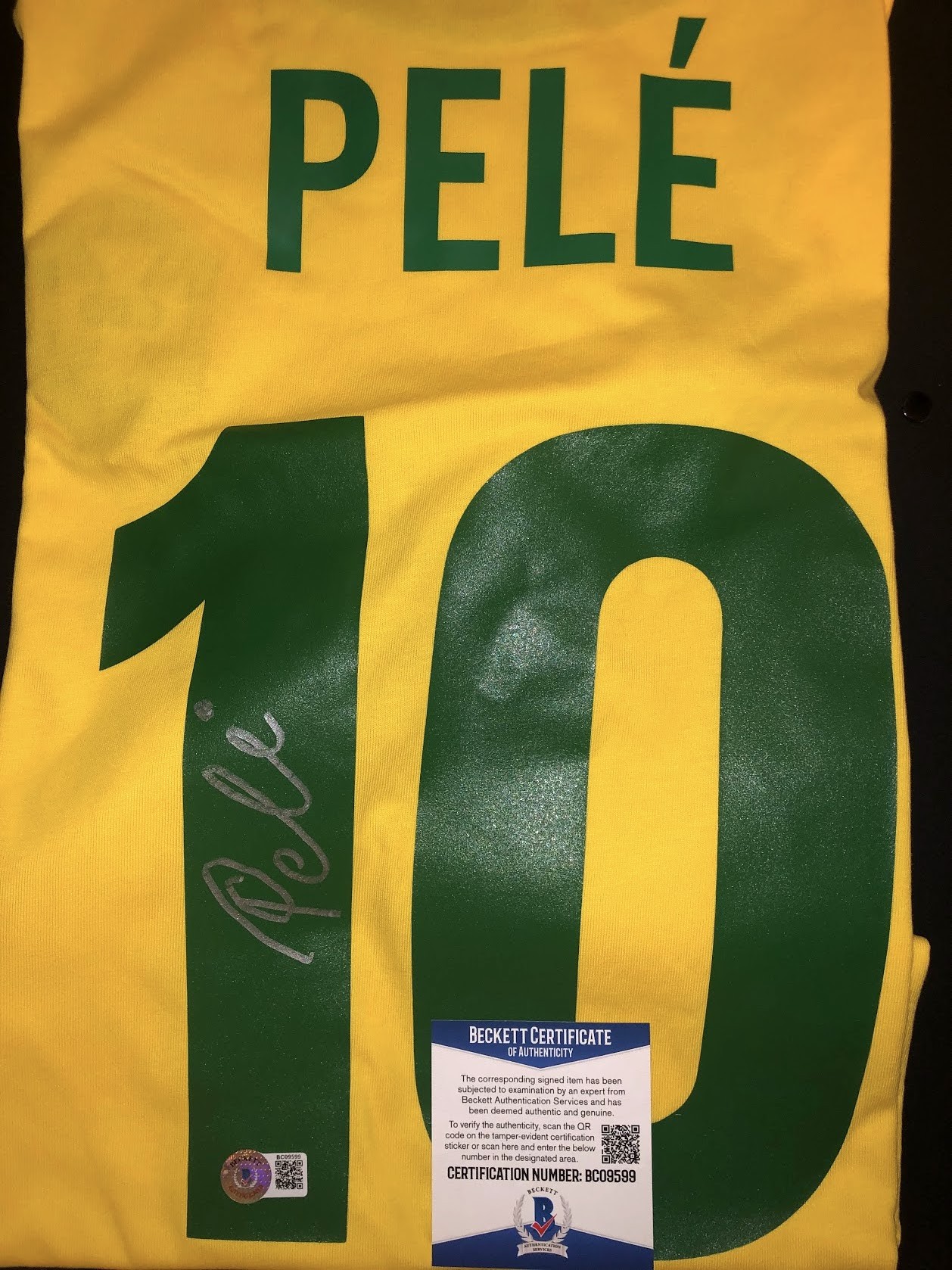 Pele Autographed Brazil (Yellow #10) Replica Soccer Jersey - Beckett