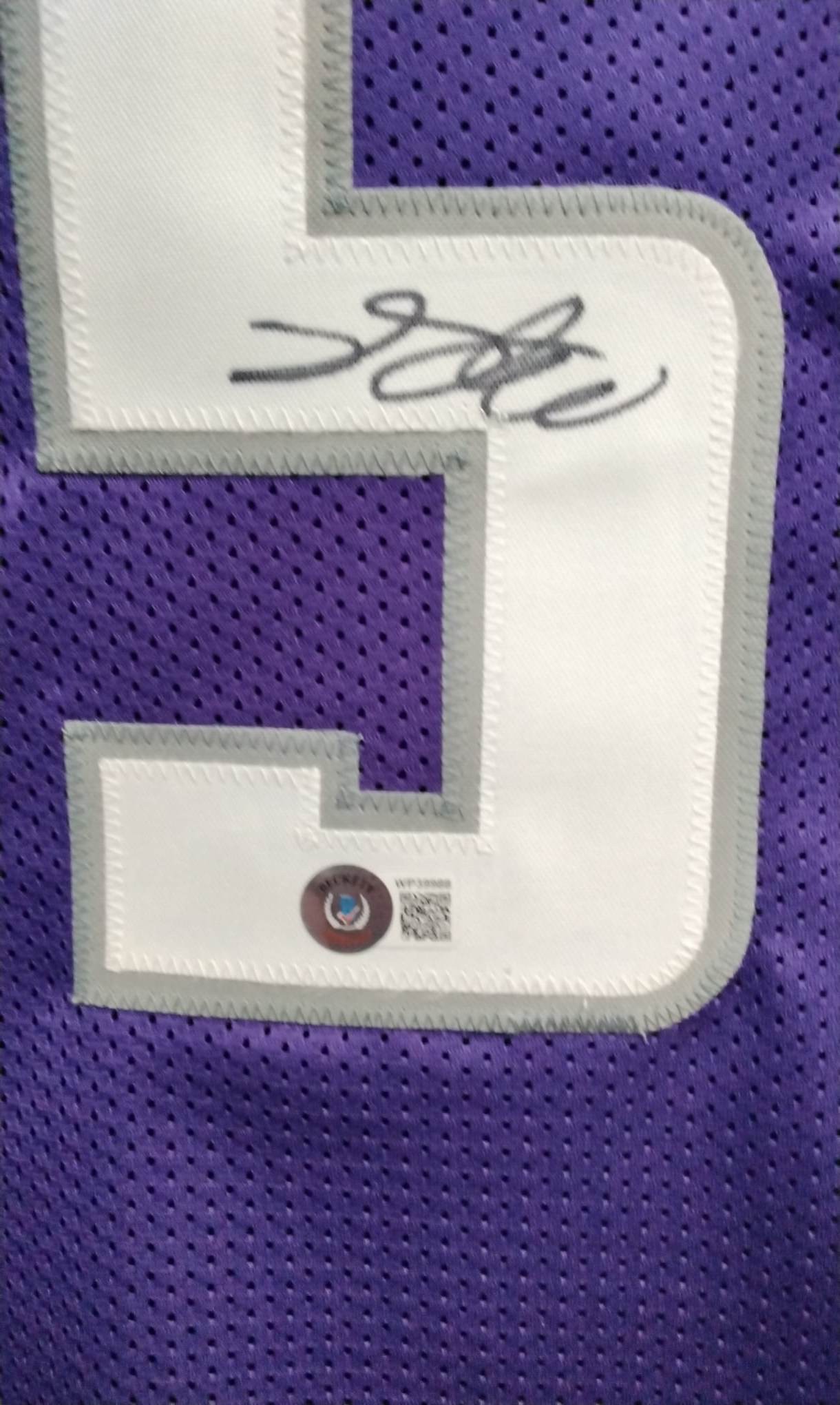 Anyone interested in buying this jersey signed by fox? : r/kings