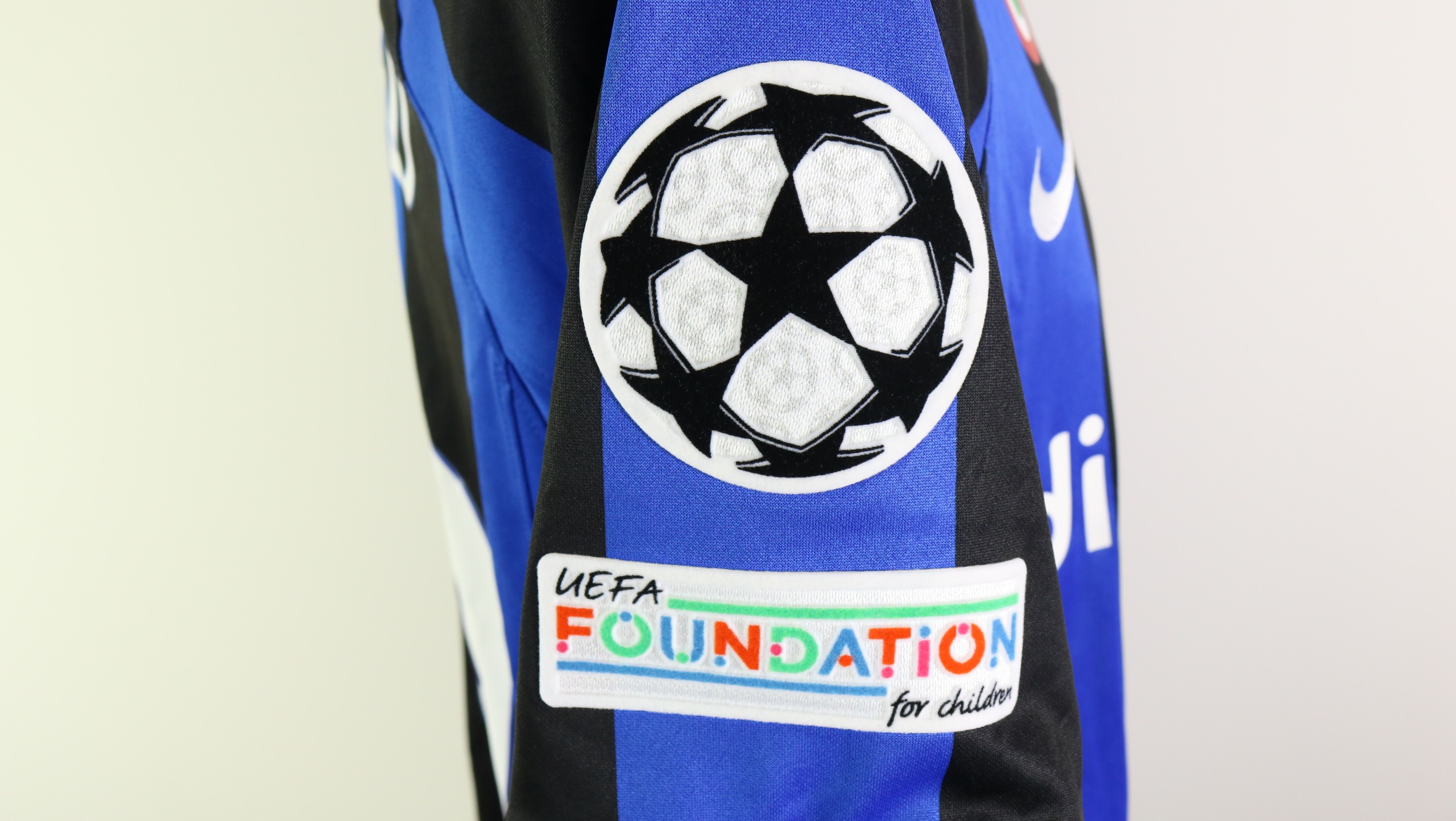 Maglia Çalhanoğlu Inter, 2023/2024 - Autografata con dedica personalizzata  - CharityStars