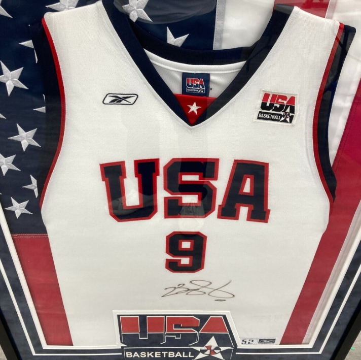 Official Lebron James' Cleveland Signed Jersey - CharityStars