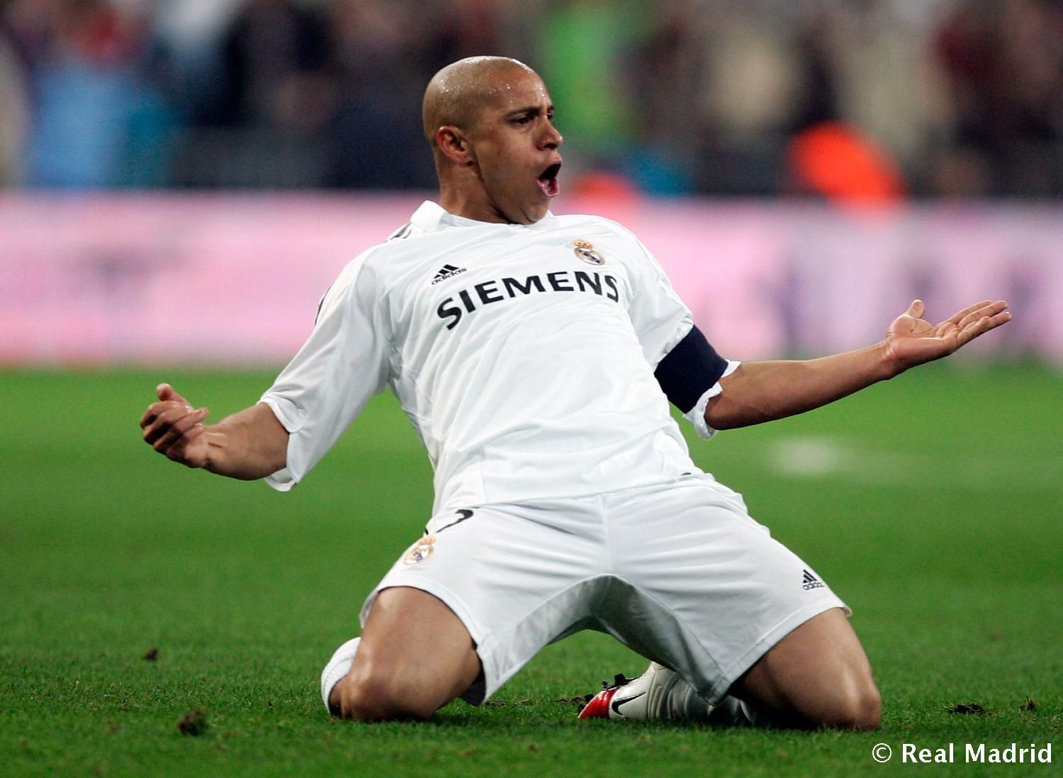 Maillot Real Madrid 23/24 Signé Roberto Carlos – Certificat D'Authenticité