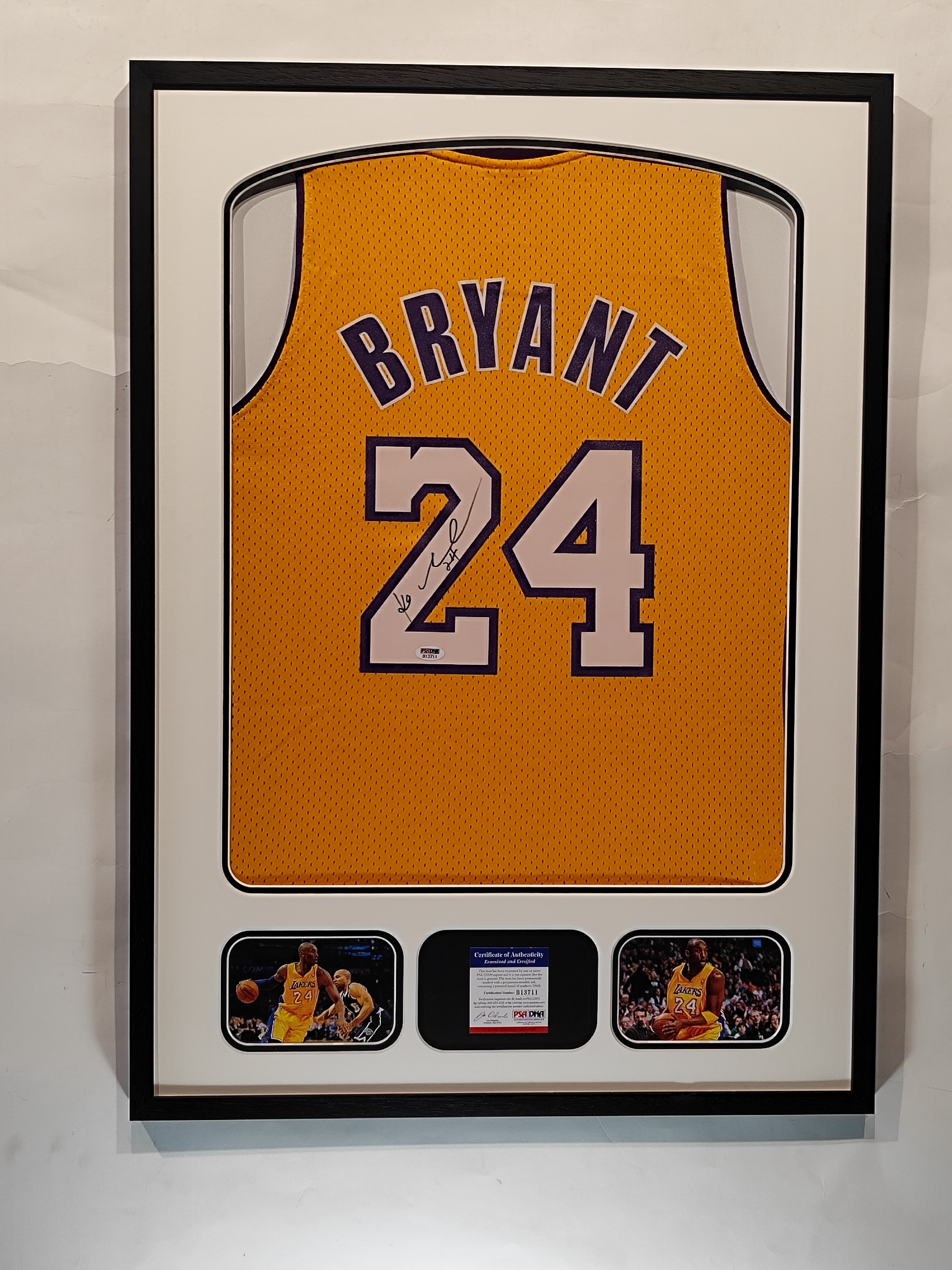 Kobe Bryant Los Angeles Lakers Signed Autographed 41x33 Framed Jersey –