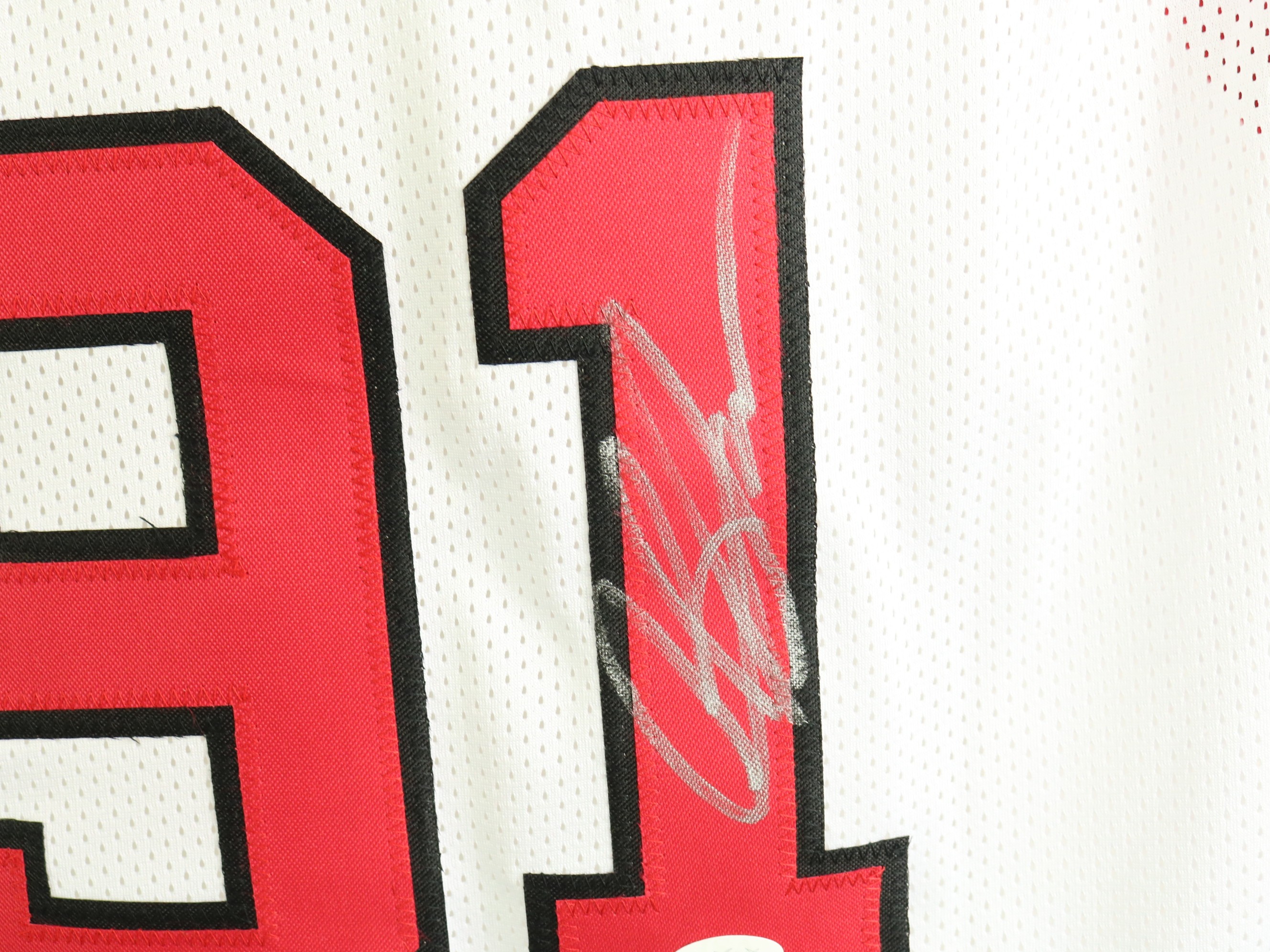 Bonds' Louisville Slugger Signed Jersey - CharityStars