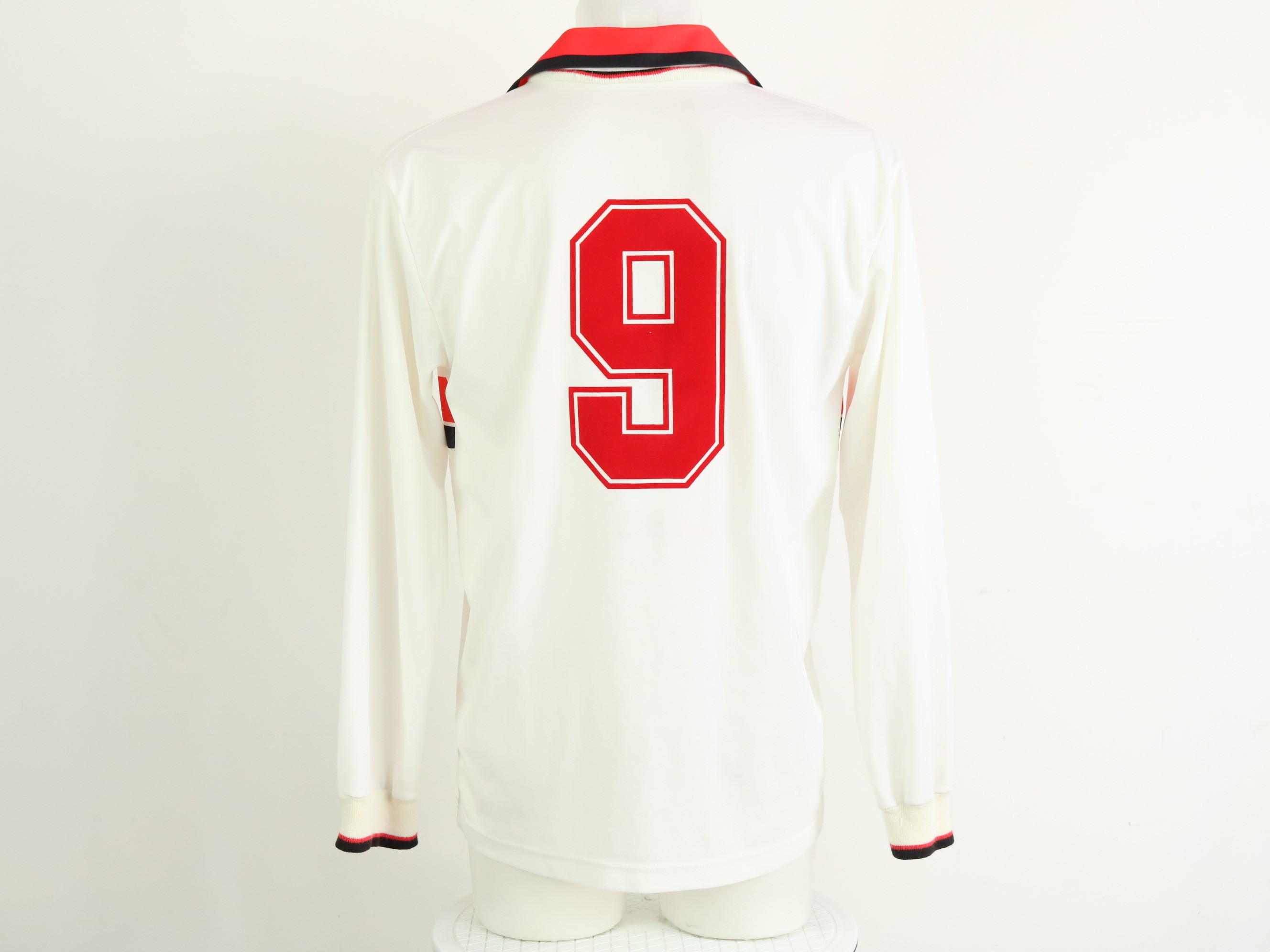 Van Basten Official AC Milan Shirt, 1992/93 - CharityStars