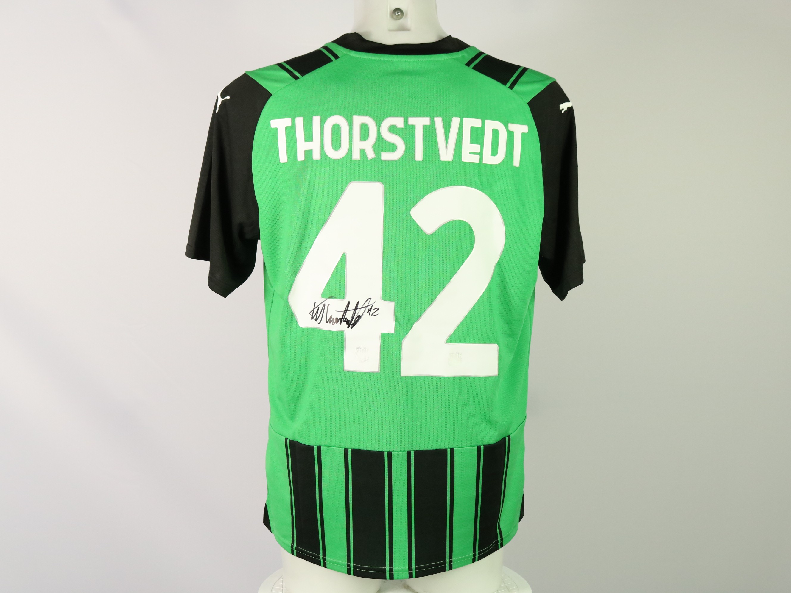 Thorstvedt Sassuolo Match-Issued and Signed Shirt, 2023/24