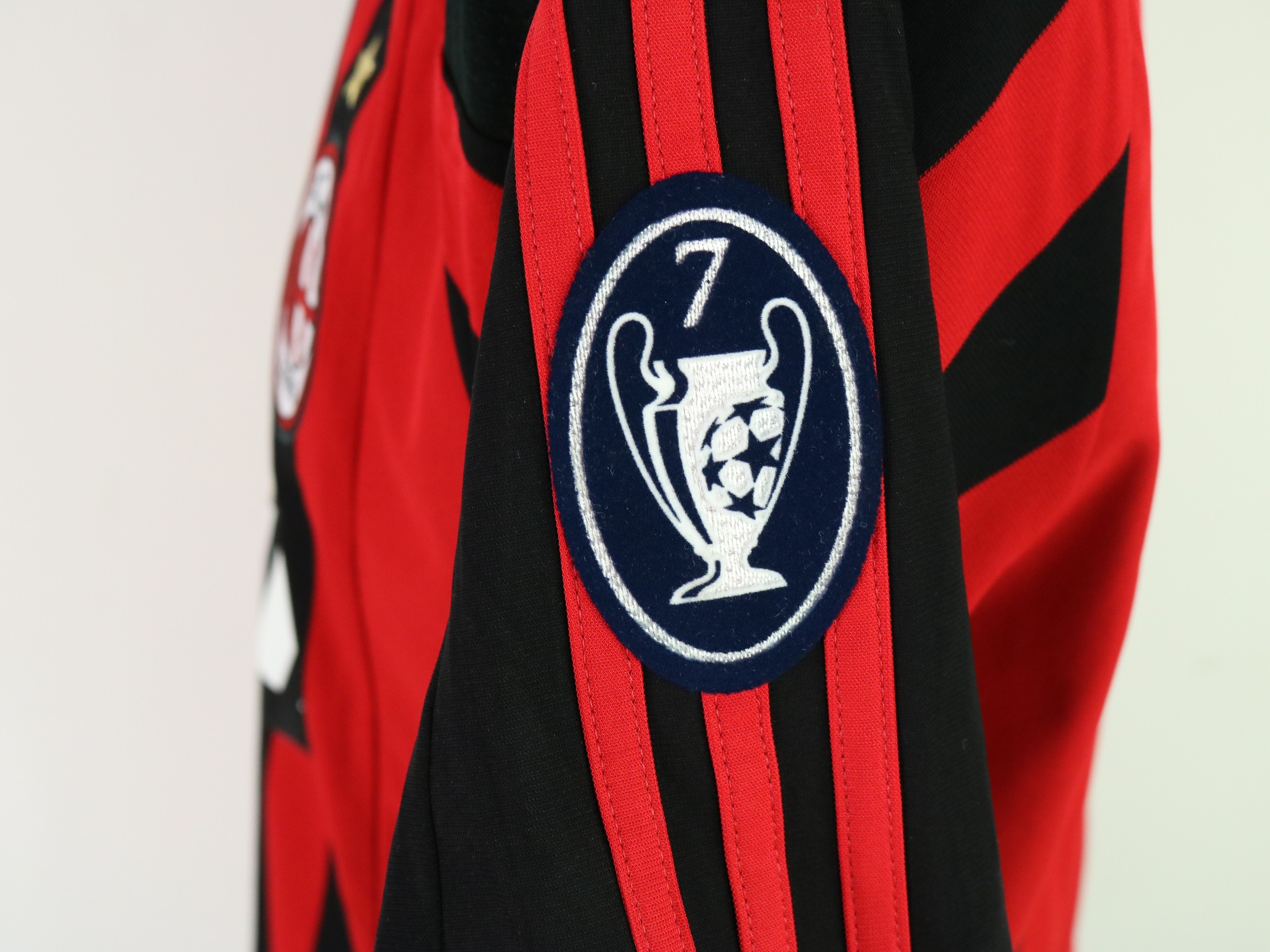 Seedorf's AC Milan Match Shirt, UCL 2007/08 - CharityStars