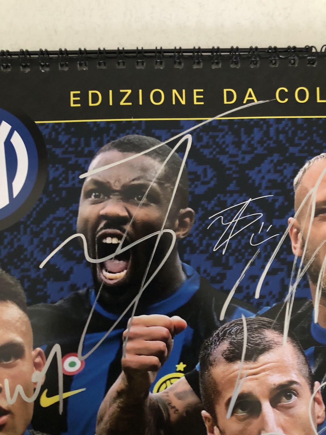 Calendario ufficiale Inter 2024 - Autografato dai giocatori - CharityStars