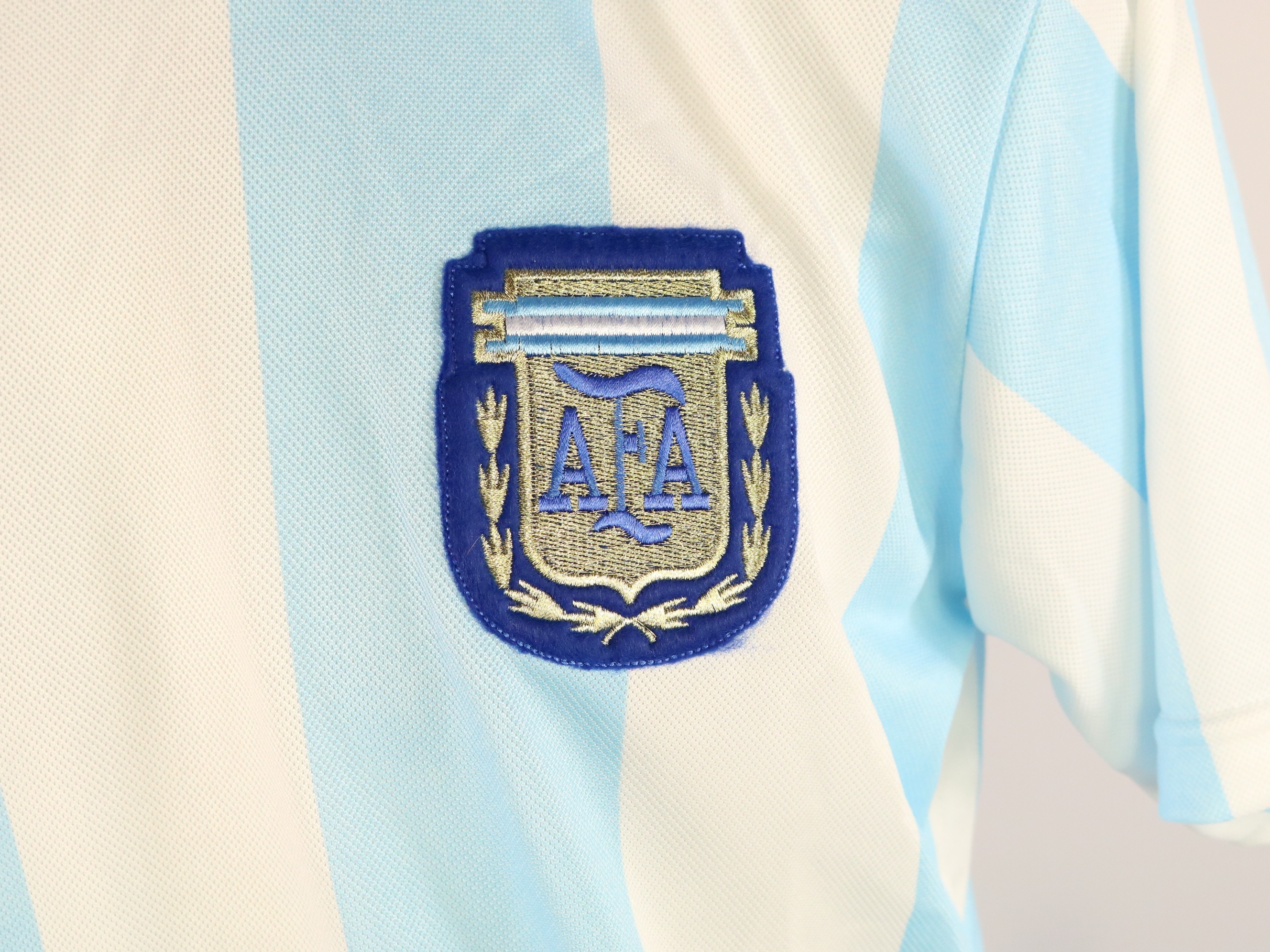 Maglia Ufficiale Maradona Argentina, 1986 - Autografata - CharityStars