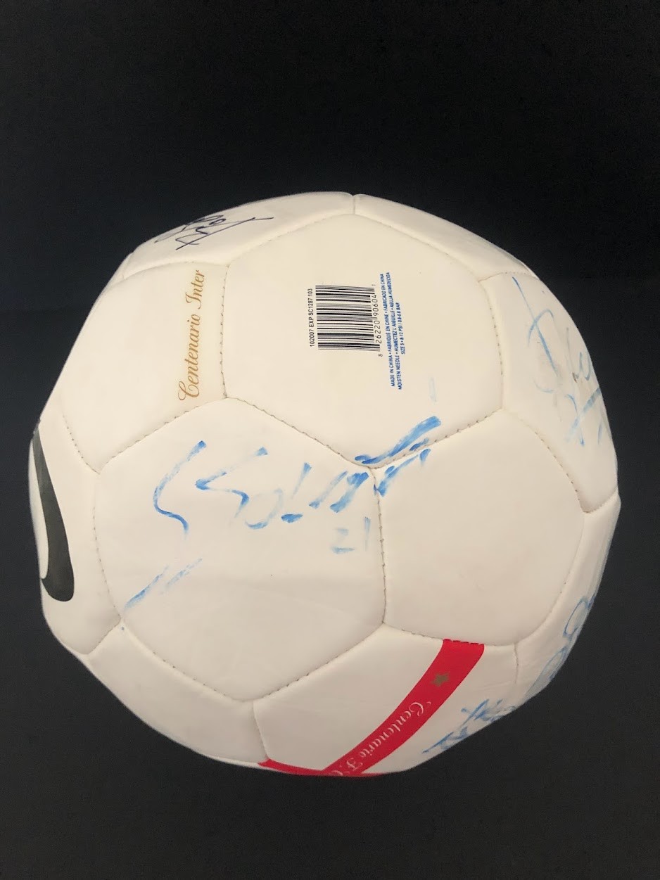 PUPI Onlus - Pallone Inter autografato dalla squadra