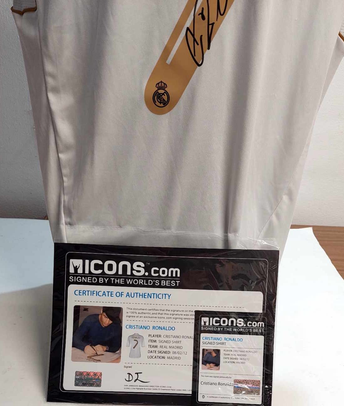 Maglia ufficiale Cristiano Ronaldo Real Madrid, 2011/12 - Autografata -  CharityStars