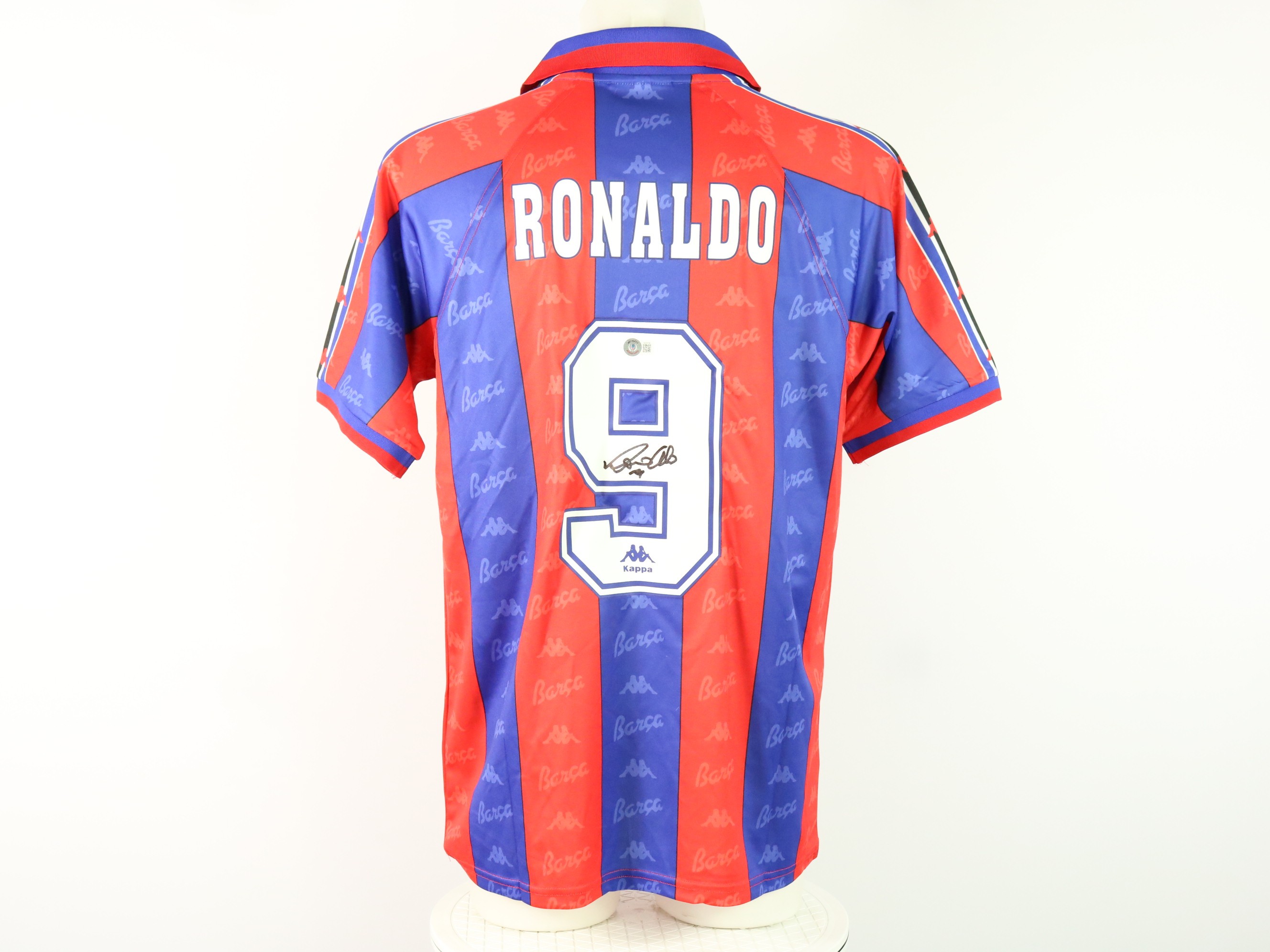 Maglia ufficiale Ronaldo Barcellona, 1996/97 - Autografata - CharityStars