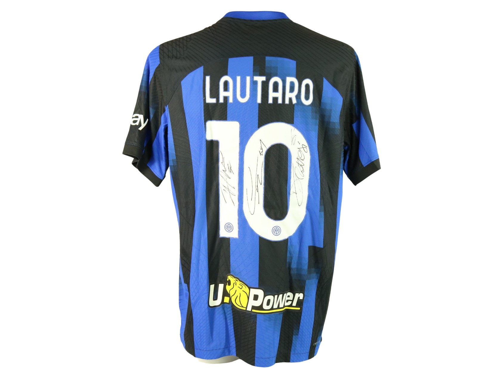 Maglia ufficiale Lautaro Inter, 2023/24 - Autografata da Lautaro, Dimarco e  Frattesi - CharityStars