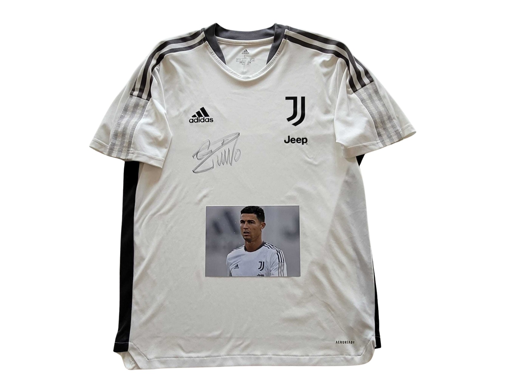 Maglia training Juventus, 2021/22 - Autografata da Cristiano Ronaldo -  CharityStars