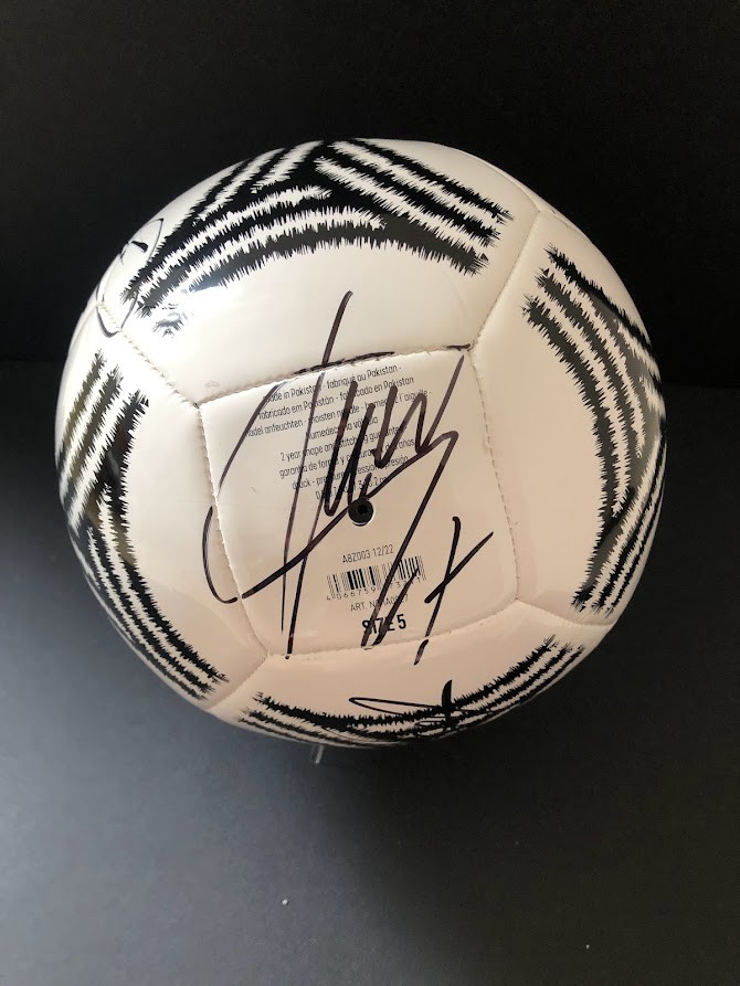 Pallone ufficiale Juventus, 2023/24 - Autografato dai giocatori -  CharityStars