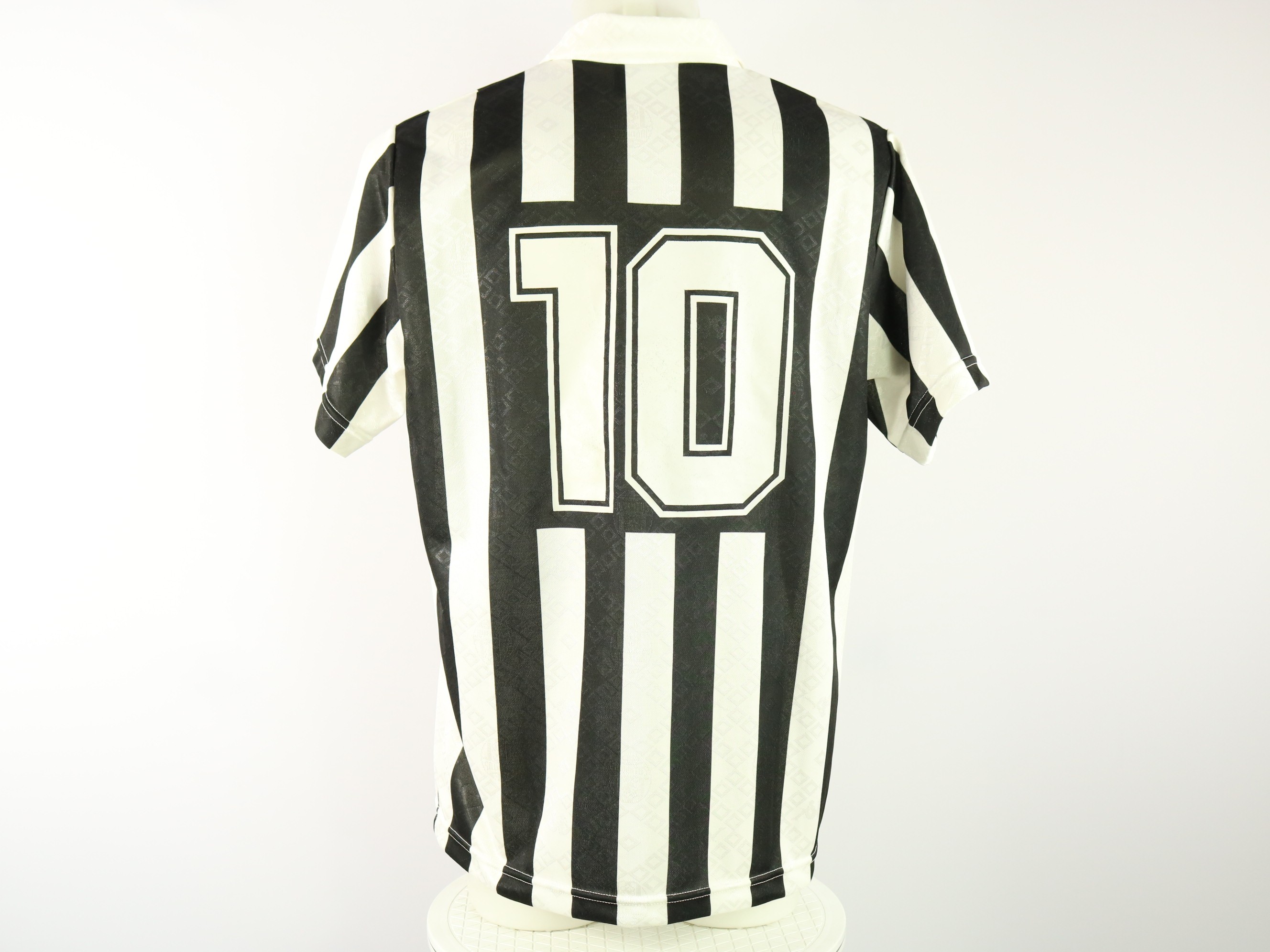 Baggio's Juventus Match Shirt, 1993/94 - CharityStars