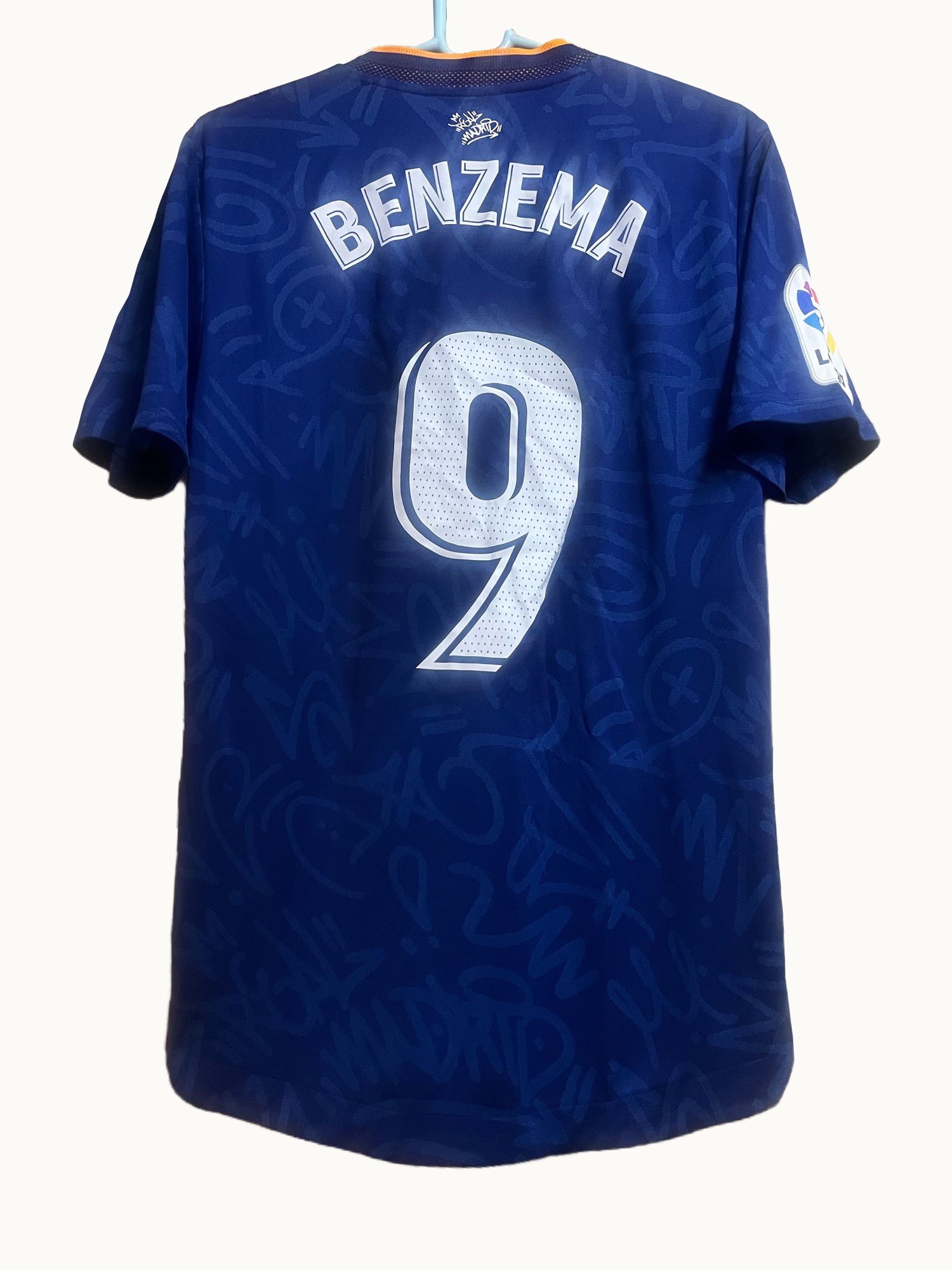 Benzema's Real Madrid 2021/2022 Match Shirt - CharityStars