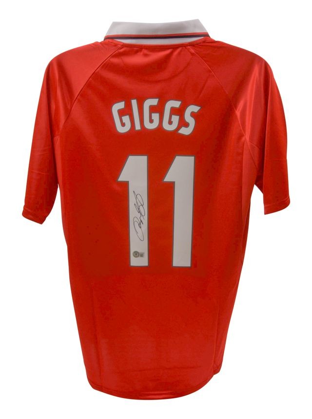 Ryan Giggs' Manchester United Signed Shirt - CharityStars
