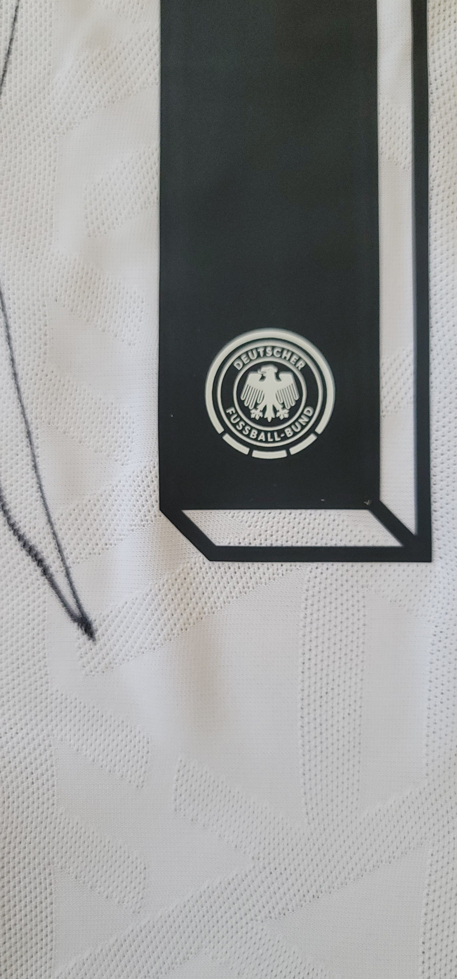 La maglia della Juventus autografata da Douglas Luiz con video prova