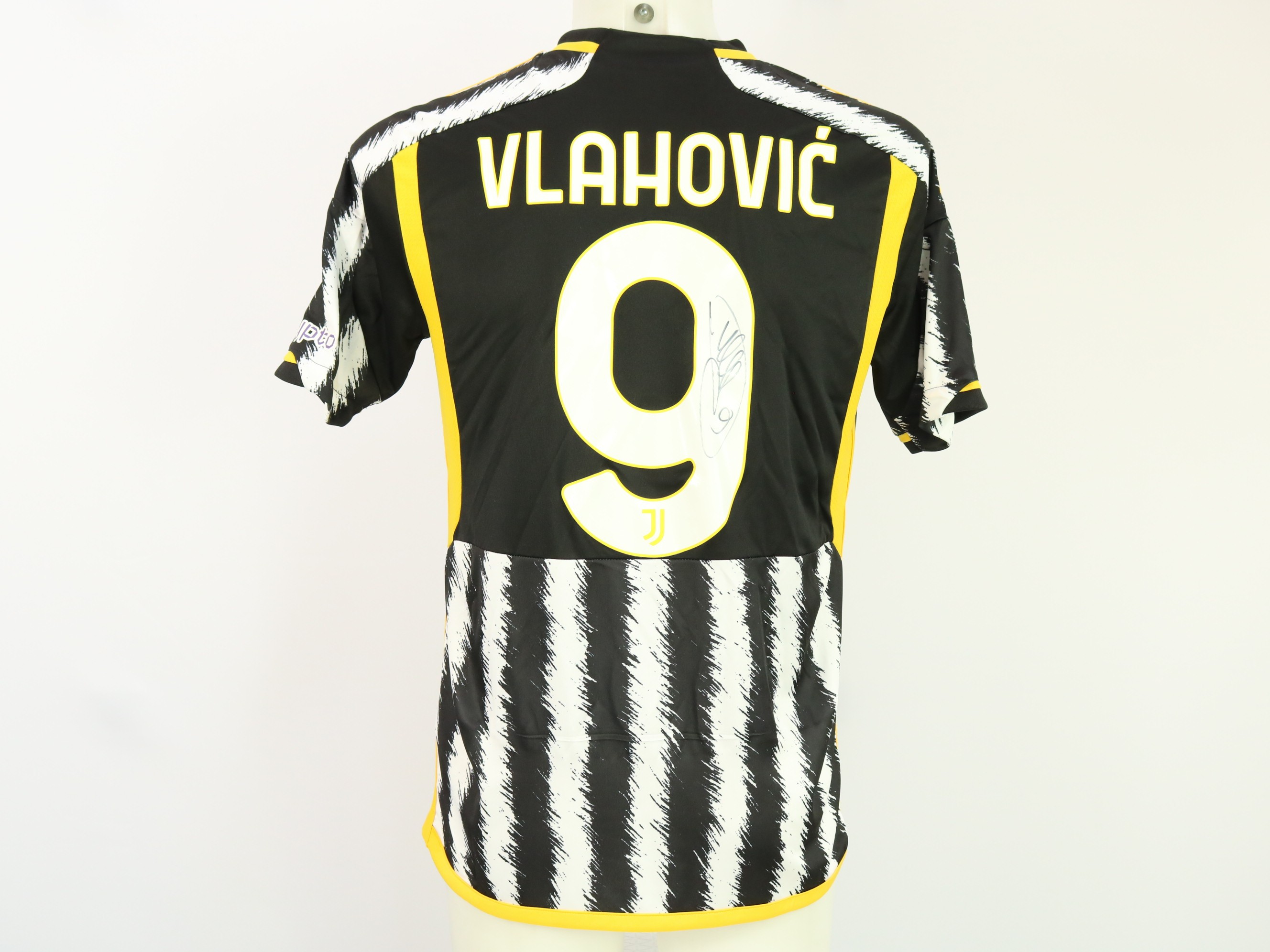 Vlahovic Official Juventus Signed Shirt, 2023/24 - CharityStars
