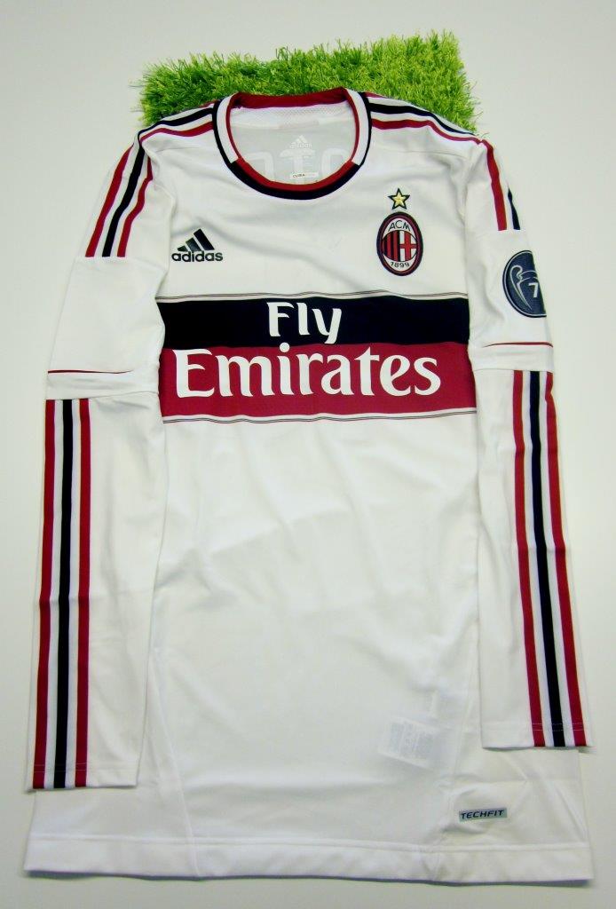 Milan fanshop shirt, Balotelli, Serie A 2013/2014 - signed - CharityStars