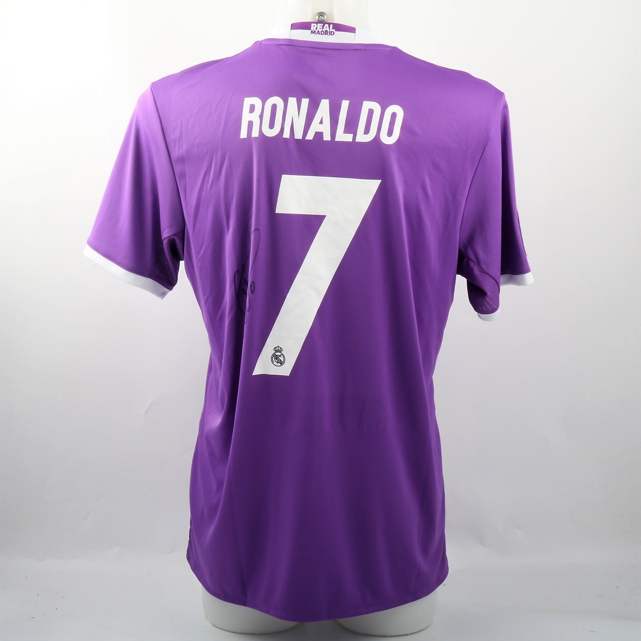 Signed Cristiano Ronaldo 2016/2017 Home Jersey - CharityStars