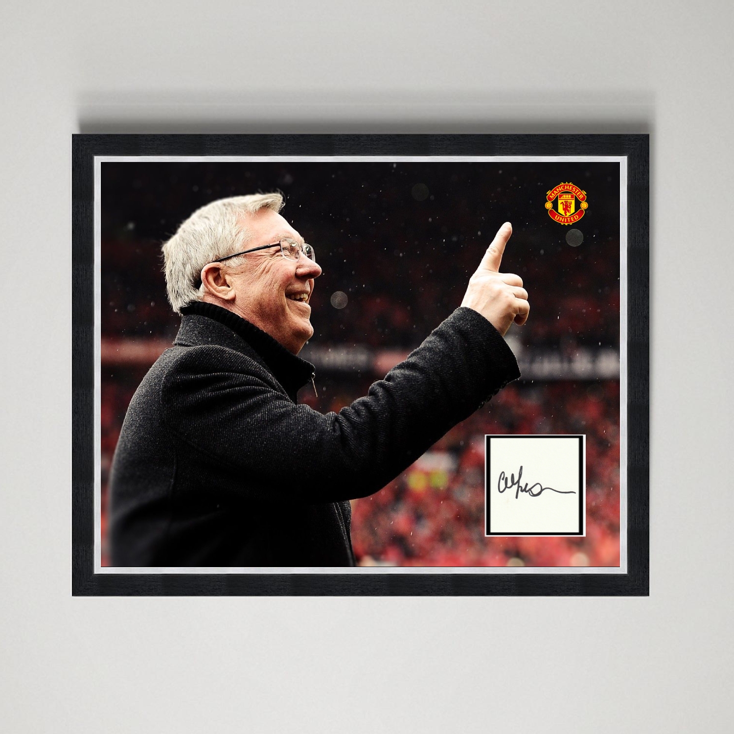 Sir Alex Ferguson Signed Manchester United Display - CharityStars