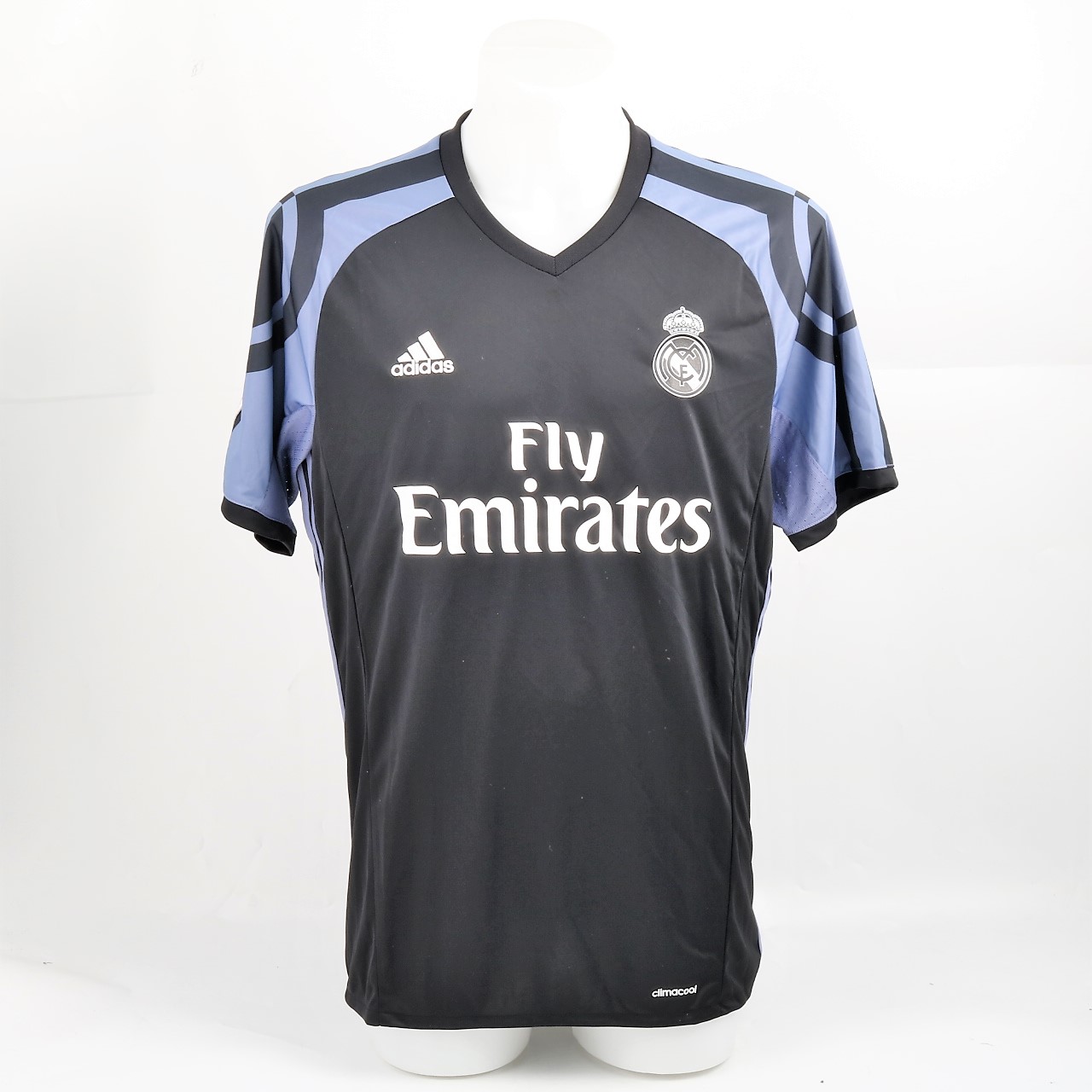 Signed Cristiano Ronaldo 2016/2017 Home Jersey - CharityStars