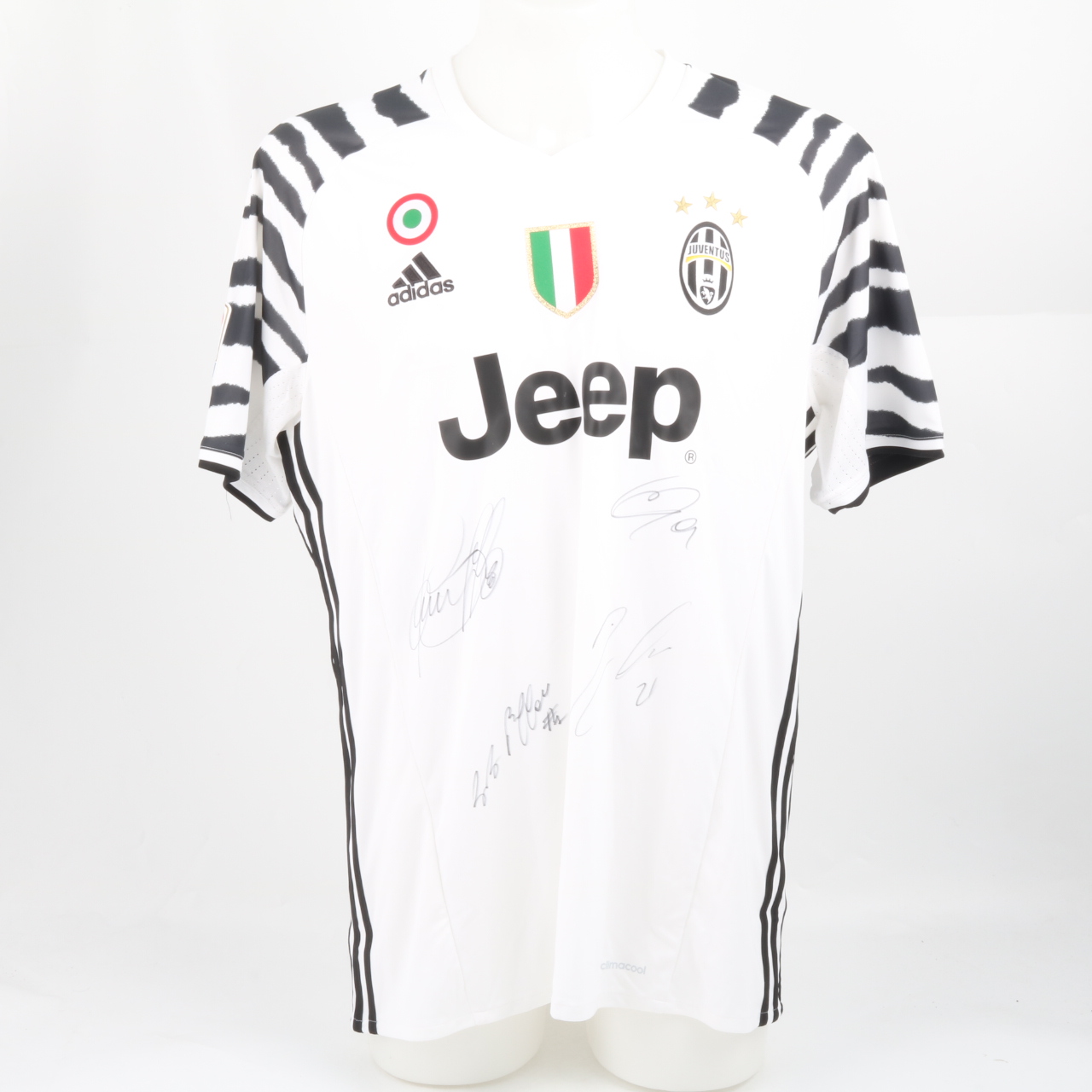 Signed Cristiano Ronaldo 2016/2017 Home Jersey - CharityStars