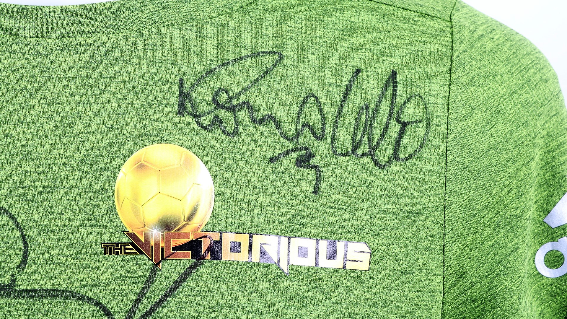 Brazil National Team Shirt Signed By Pele, Ronaldo Nazario, Ronaldinho &  Roberto Carlos - CharityStars