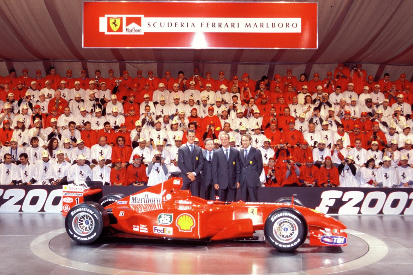 Cappellino Ferrari 2003 - autografato da Barrichello e Schumacher -  CharityStars