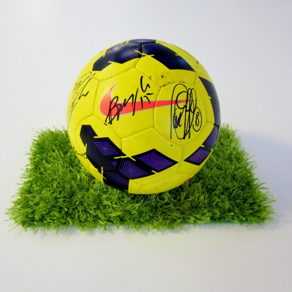 Official Mini Ball WC 2022 - Signed by Lionel Messi - CharityStars