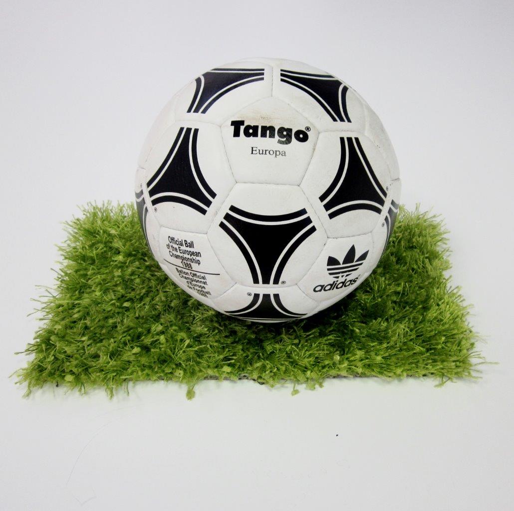 Matchball used in WorldCup 1998 - CharityStars