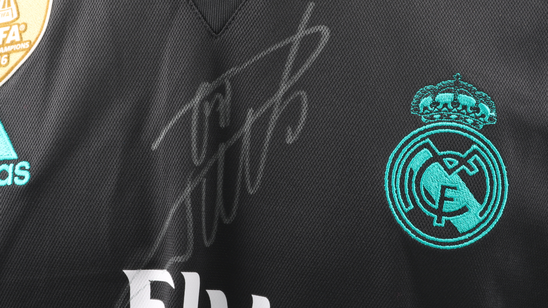 Signed Official Ronaldo 2017/18 Real Madrid Shirt - CharityStars