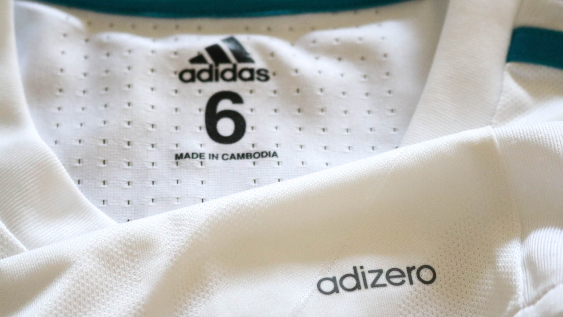 Official Real Madrid 2017/18 Shirt signed by Gareth Bale - CharityStars