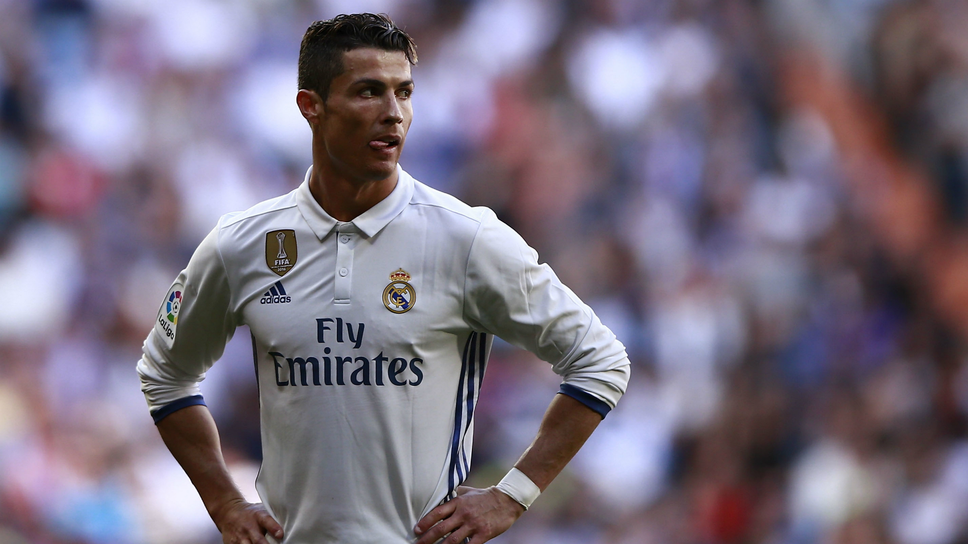 rukken reflecteren bak Ronaldo's Real Madrid Match-Issue/Worn Shirt, 2016/17 - CharityStars