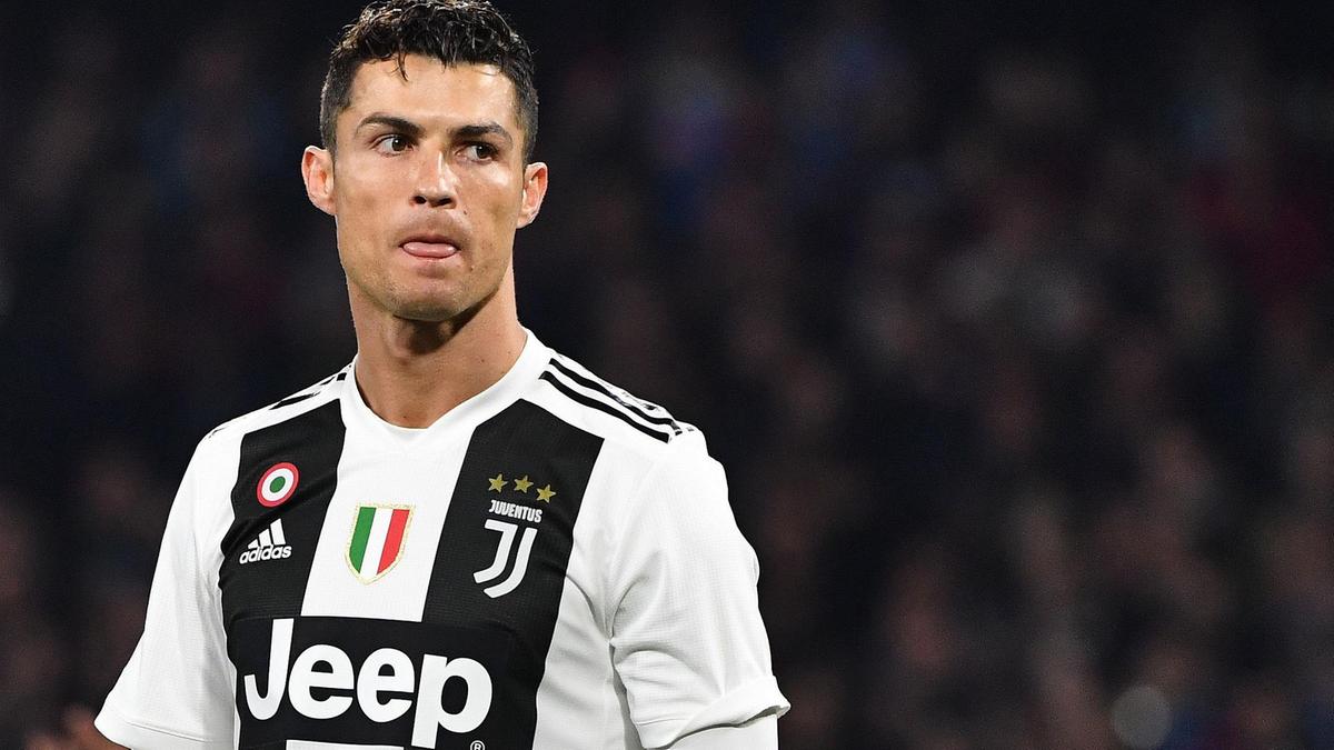 Cristiano Ronaldo Juventus adidas 2018/19 Home Replica Player