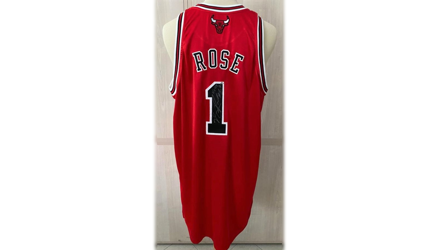 Rose's Chicago Bulls Signed Basketball Jersey, 2008/09 - CharityStars