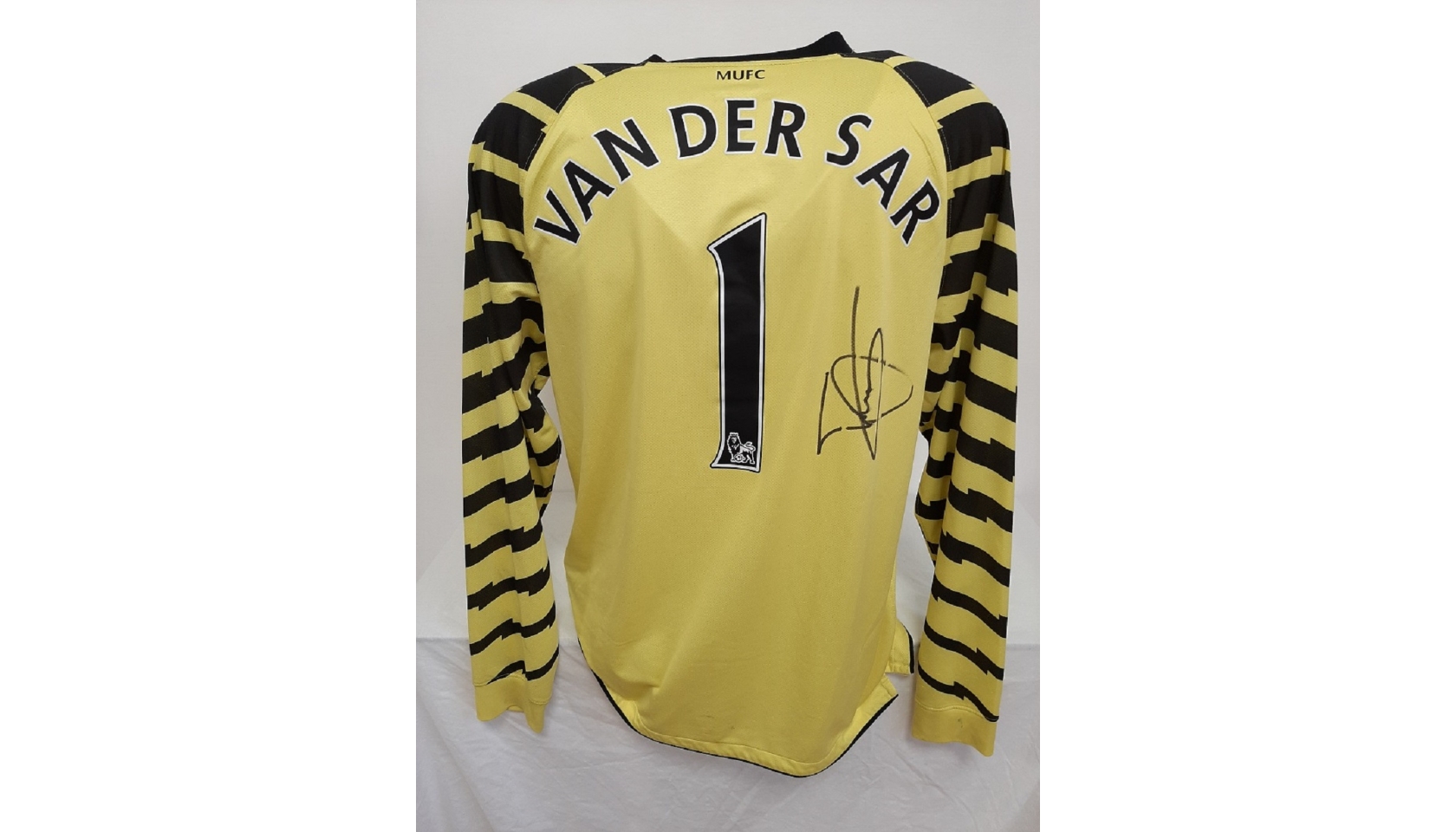 Charitybuzz: Edwin Van der Sar Autographed Manchester United Jersey