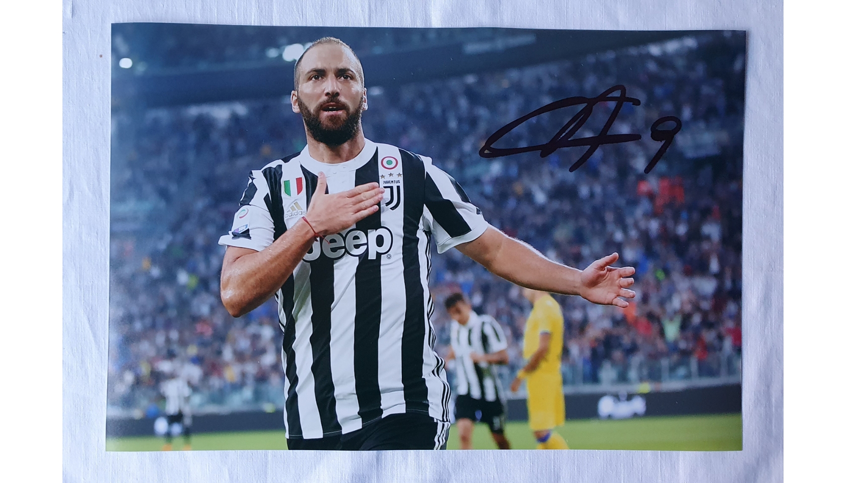 Fotografia autografata da Gonzalo Higuain CharityStars